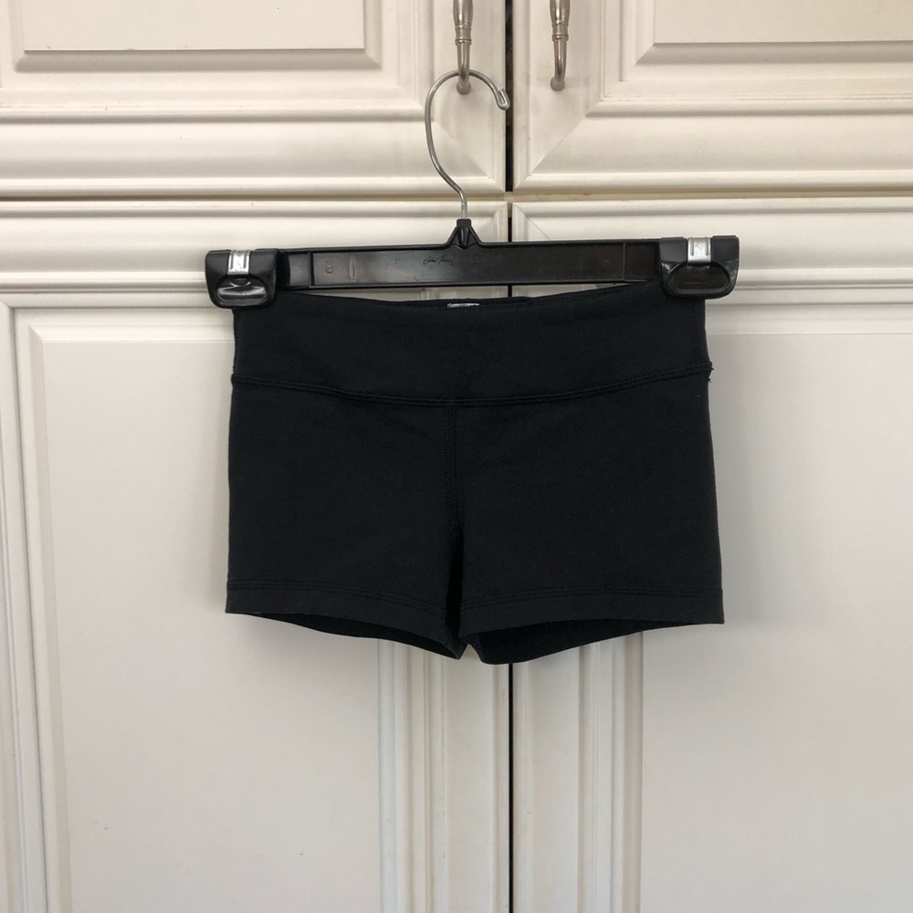 Ivivva by Lululemon black girls shorts 🍋